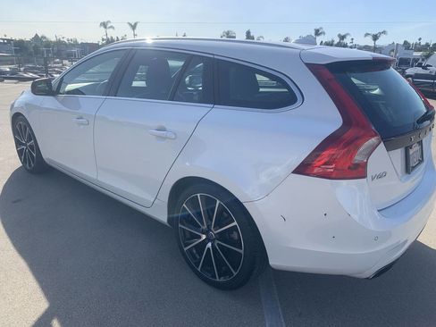 Used 2016 Volvo V60 T5 Premier w/ Convenience Package image 12