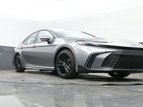 Used 2025 Toyota Camry SE w/ Multimedia Upgrade Package image 23