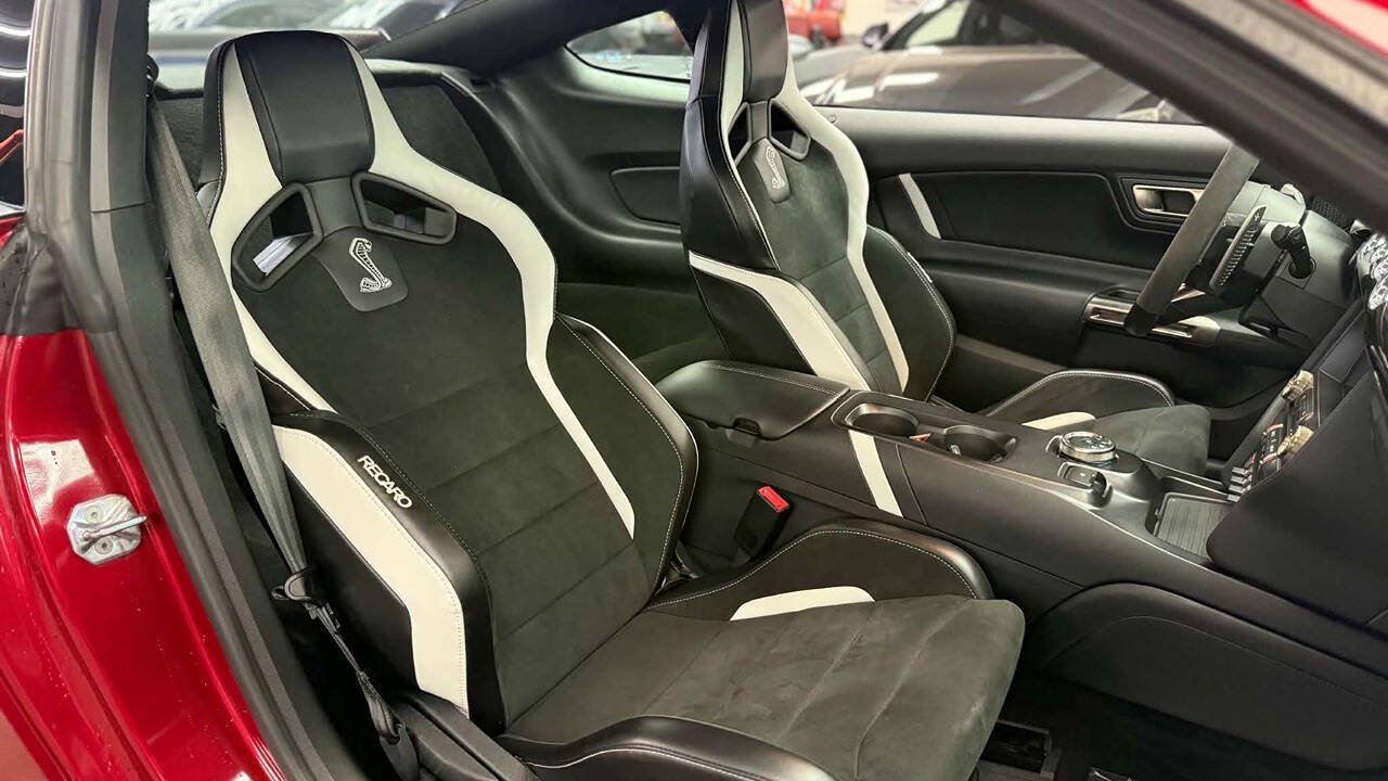 Used 2021 Ford Mustang Shelby GT500 w/ Carbon Fiber Track Pack RWD image 24