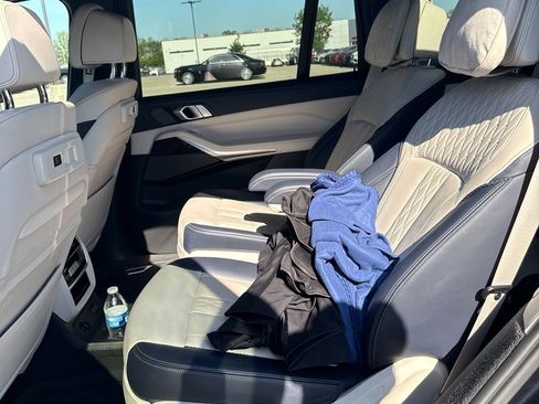 Used 2019 BMW X7 xDrive40i w/ Premium Package AWD/4WD image 4