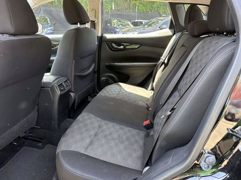 Used 2018 Nissan Rogue Sport SV w/ SV Technology Package AWD/4WD image 14