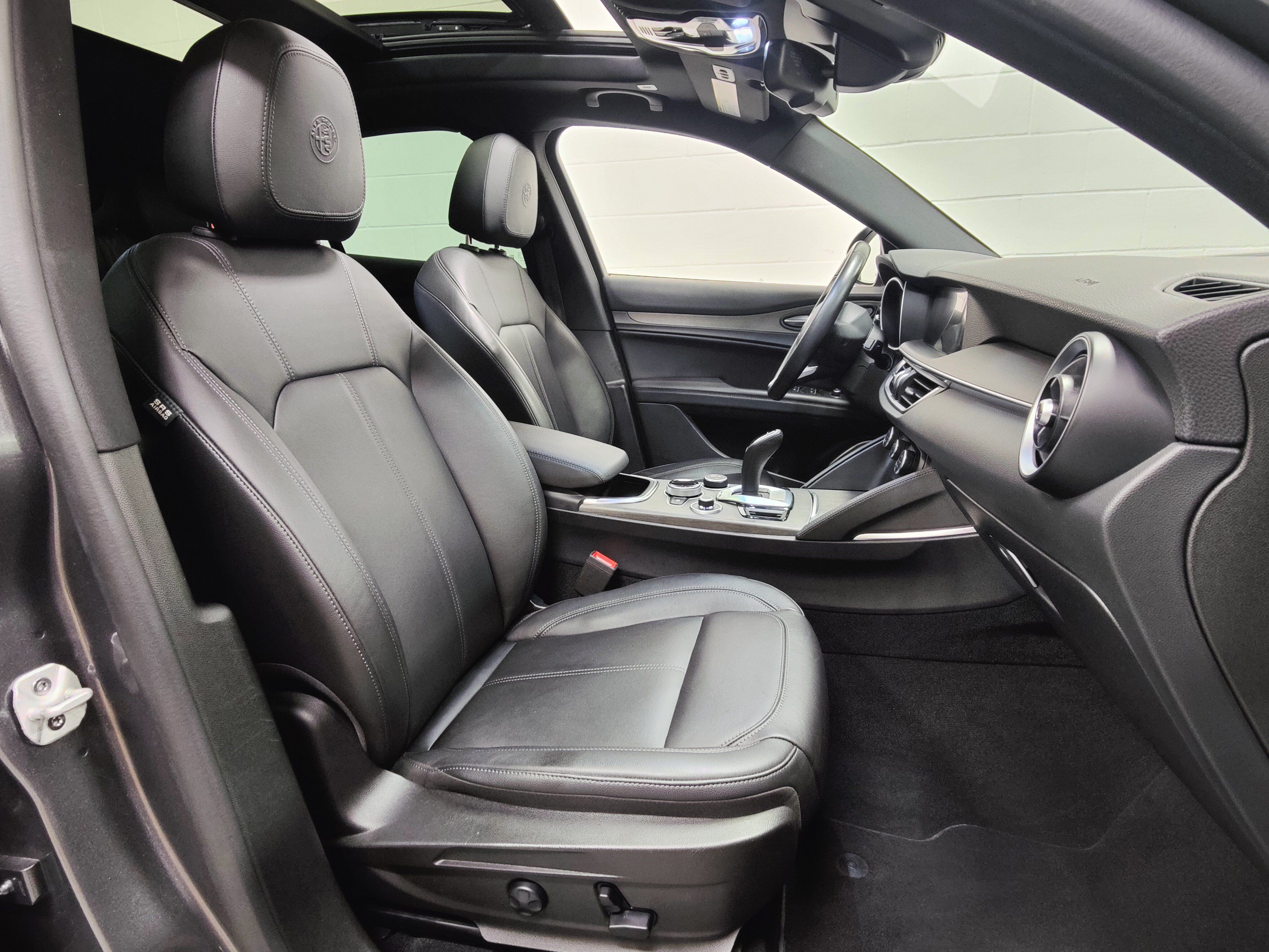 Used 2022 Alfa Romeo Stelvio Ti AWD/4WD image 4