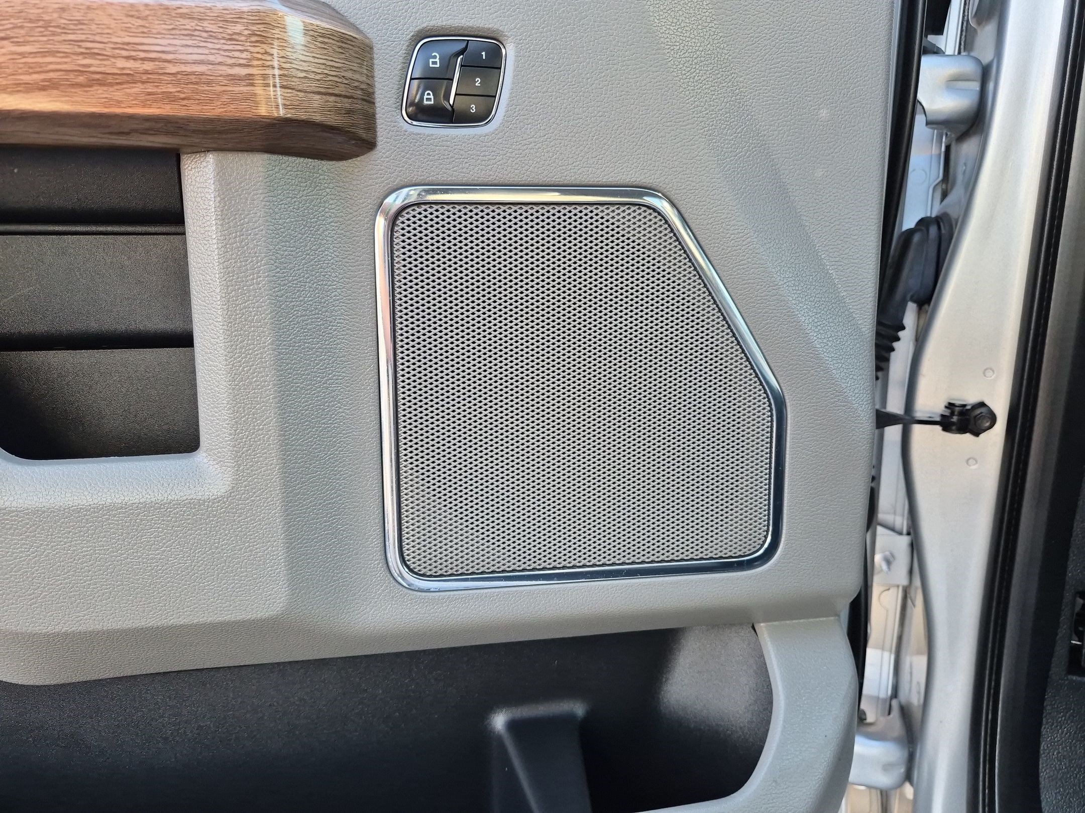 Used 2018 Ford F150 Lariat w/ Equipment Group 502A Luxury AWD/4WD image 15