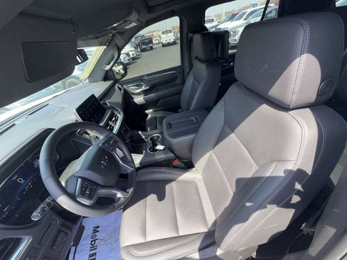 Used 2023 Chevrolet Tahoe Z71 w/ Luxury Package image 11