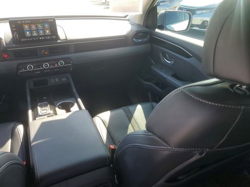 Certified 2025 Honda Pilot Touring image 18