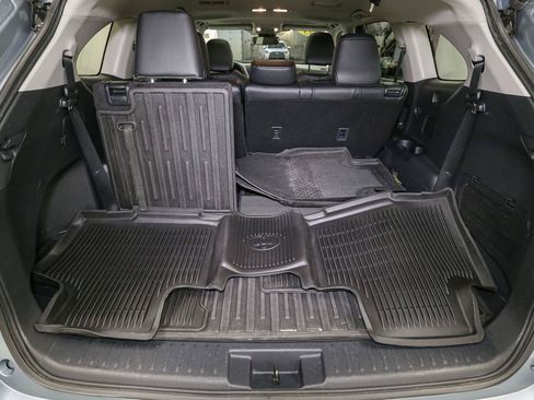 Used 2023 Toyota Highlander XLE AWD/4WD image 13