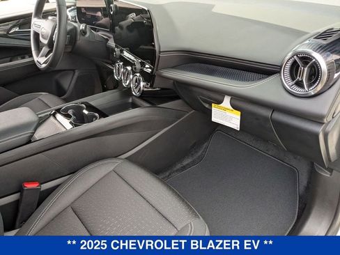 New 2025 Chevrolet Blazer EV LT AWD/4WD image 30