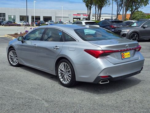 Used 2019 Toyota Avalon Limited w/ Advanced Safety Package FWD image 3