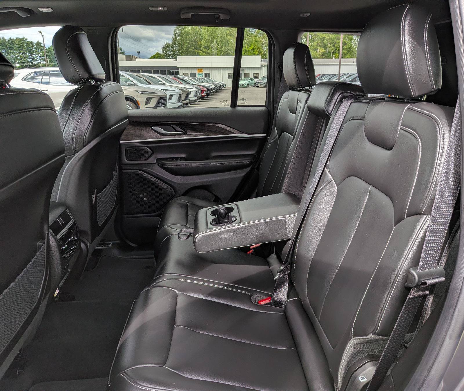 Used 2026 Jeep Grand Cherokee Limited w/ Limited Altitude Package AWD/4WD image 21