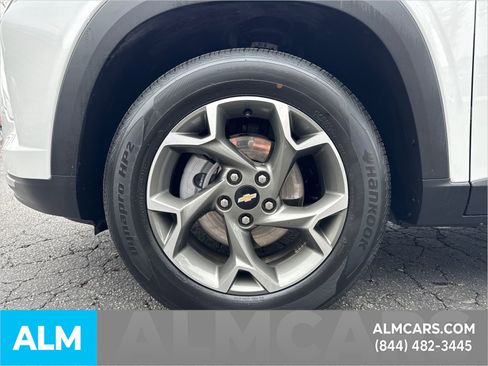 Used 2025 Chevrolet Trax LT w/ LT Convenience Package image 13