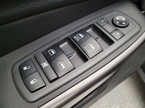 Used 2019 Jeep Cherokee Limited image 27