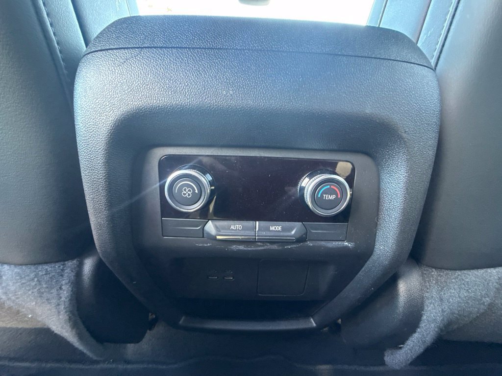 Used 2025 Buick Enclave Preferred AWD/4WD image 16