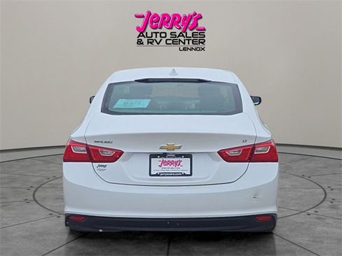 Used 2018 Chevrolet Malibu LT w/ Leather Package image 4