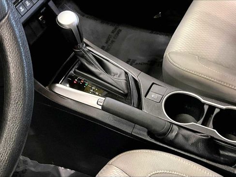 Used 2015 Toyota Corolla LE image 15