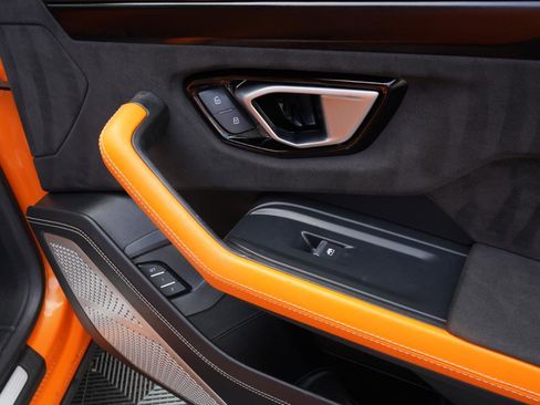 Used 2022 Lamborghini Urus image 67