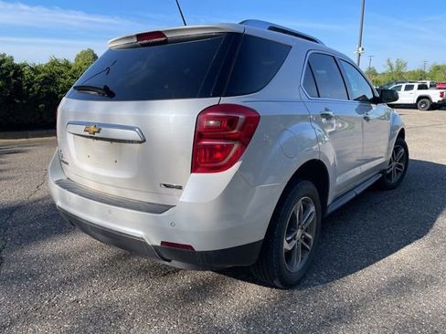 Used 2017 Chevrolet Equinox Premier w/ Enhanced Convenience Package FWD image 3