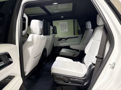 Used 2025 Chevrolet Tahoe Premier AWD/4WD image 24