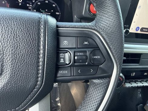 Used 2025 Toyota Tacoma TRD Sport AWD/4WD image 36