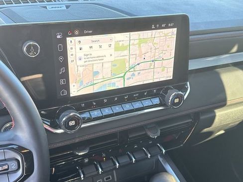 Used 2025 Chevrolet Colorado Z71 w/ Technology Package image 13