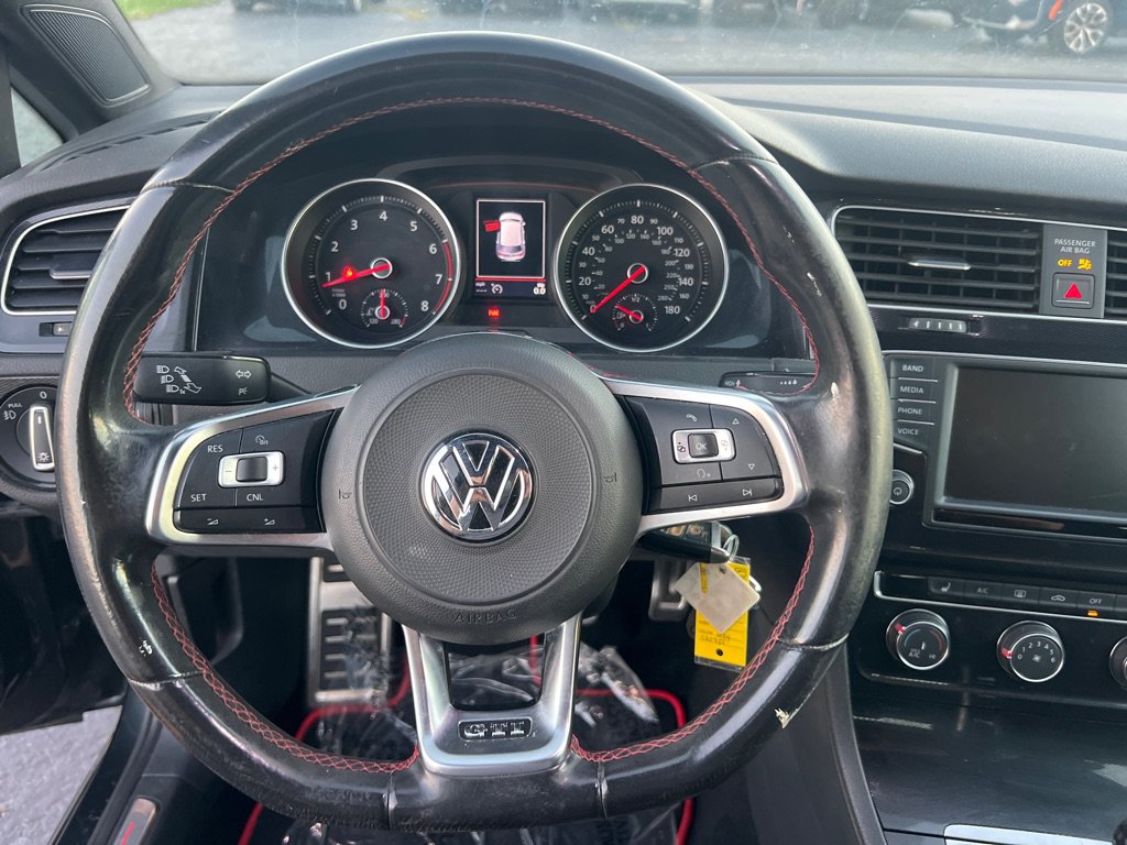Used 2017 Volkswagen Golf 4-Door FWD image 26