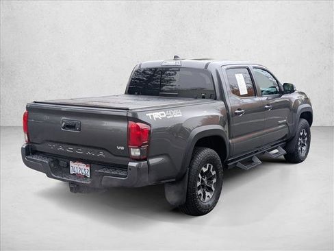 Used 2019 Toyota Tacoma TRD Off-Road image 5