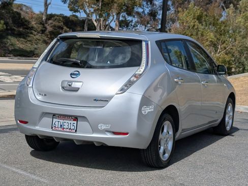 Used 2011 Nissan Leaf SL FWD image 12