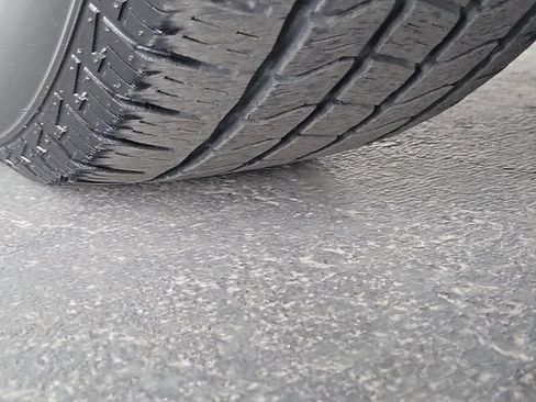 Used 2019 Chrysler Pacifica Touring-L FWD image 32