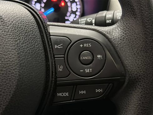 Used 2020 Toyota RAV4 XLE w/ Convenience Package AWD/4WD image 25