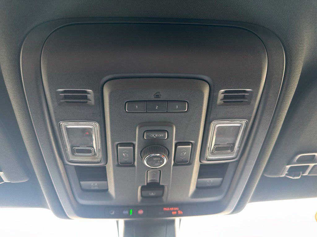 Used 2022 GMC Yukon Denali AWD/4WD image 9