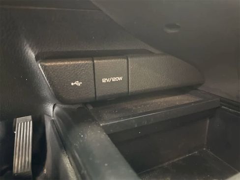 Used 2020 Toyota Camry LE image 30