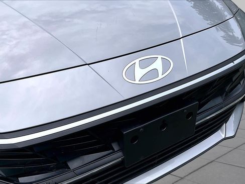 Used 2026 Hyundai Elantra SE FWD image 29