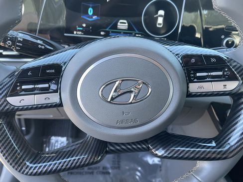 Certified 2022 Hyundai Elantra SEL w/ Convenience Package FWD image 19