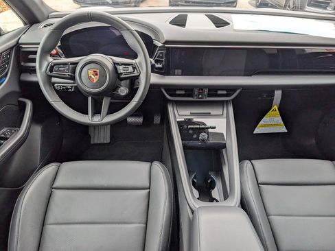 Used 2025 Porsche Macan 4 Electric image 11