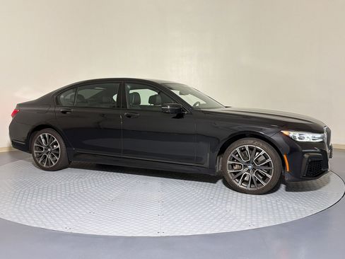 Used 2021 BMW 750i xDrive w/ Luxury Rear Seating Package AWD/4WD image 7