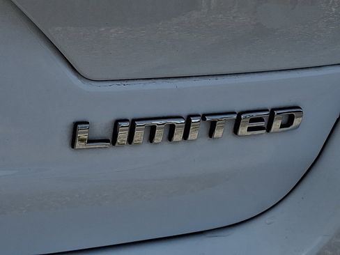 Used 2023 Jeep Grand Cherokee Limited AWD/4WD image 17