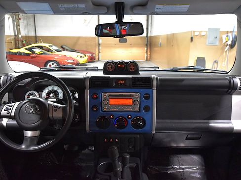 Used 2012 Toyota FJ Cruiser 4WD w/ Convenience Pkg image 29