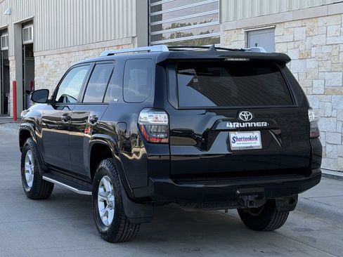 Used 2015 Toyota 4Runner SR5 AWD/4WD image 4