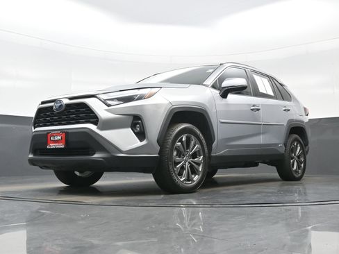 Used 2022 Toyota RAV4 XLE Premium AWD/4WD image 29