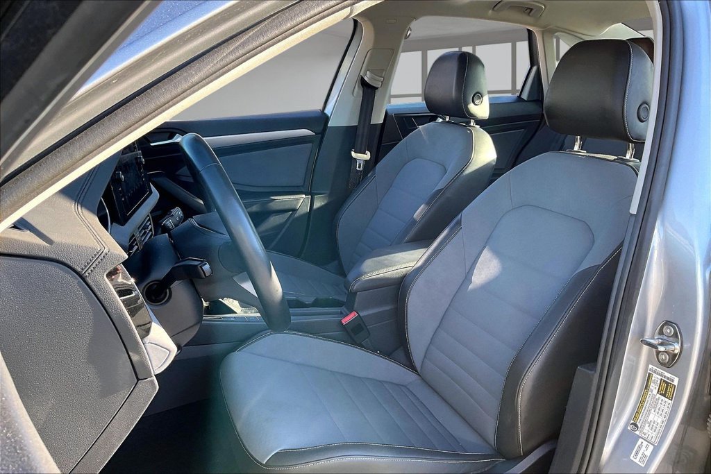 Used 2025 Volkswagen Jetta SE FWD image 20