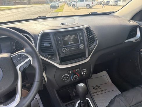 Used 2018 Jeep Cherokee Latitude image 13