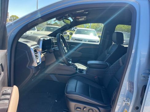 Used 2025 GMC Canyon Denali AWD/4WD image 9