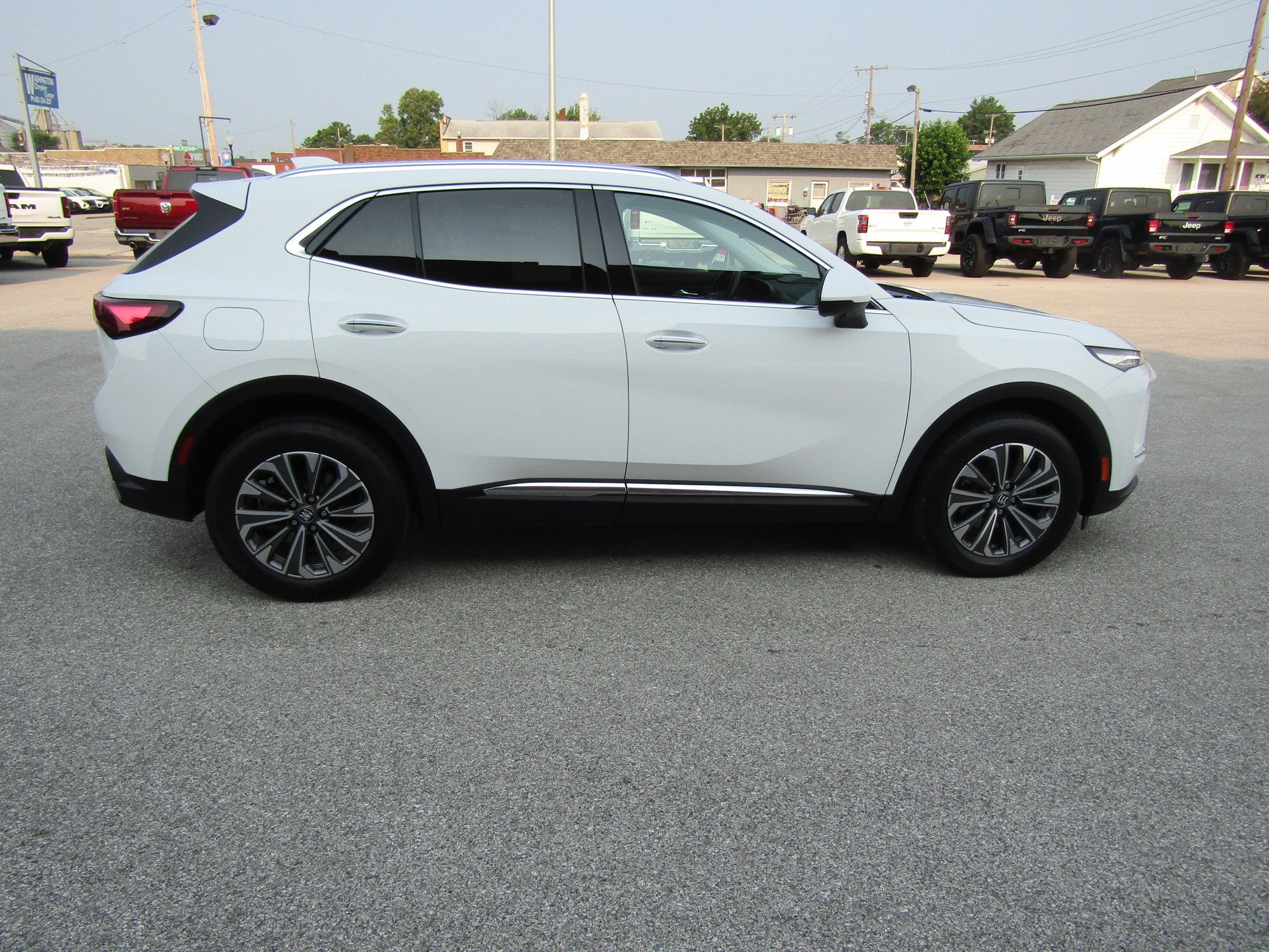 Used 2024 Buick Envision Preferred AWD/4WD image 2