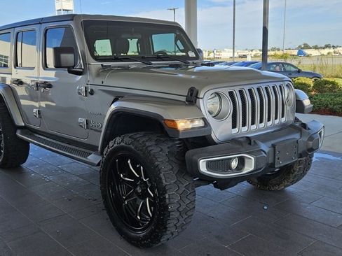 Used 2019 Jeep Wrangler Unlimited Sahara image 4