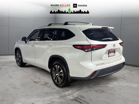 Used 2022 Toyota Highlander XLE image 3