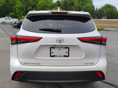Used 2023 Toyota Highlander XLE AWD/4WD image 8