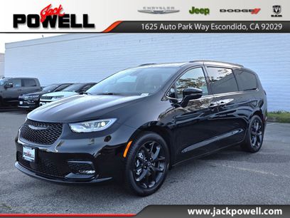 New 2026 Chrysler Pacifica Select w/ S Appearance Package