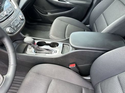 Used 2025 Chevrolet Malibu RS FWD image 22