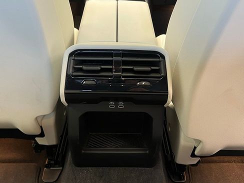 Certified 2025 BMW 530i w/ Premium Package image 9