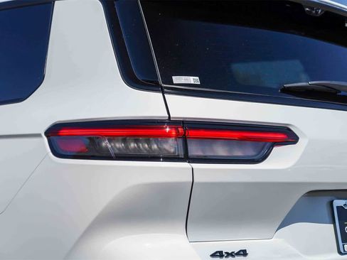 New 2025 Jeep Grand Cherokee L Limited w/ Luxury Tech Group II image 9