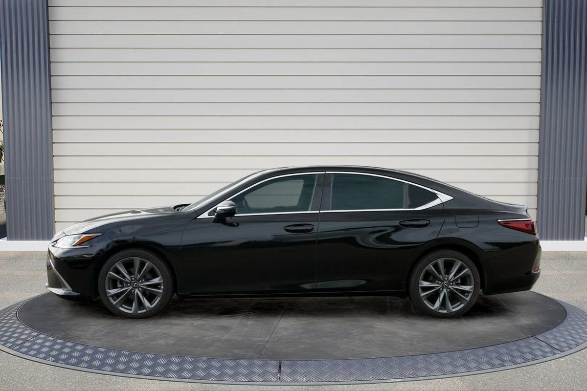 Used 2020 Lexus ES 350 w/ Premium Package FWD image 4